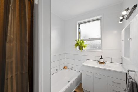 Photo of property in 10 Elm Grove, Westown, New Plymouth, 4310