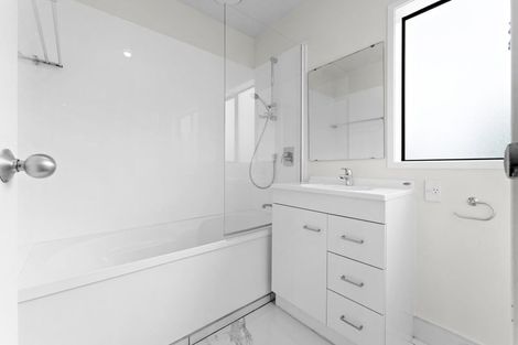 Photo of property in 10/36 West Coast Road, Glen Eden, Auckland, 0602