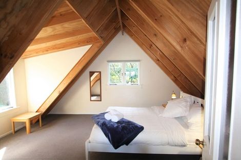 Photo of property in 8 Oxford Terrace, Coromandel, 3506