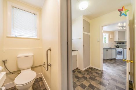 Photo of property in 42 Akatea Road, Korokoro, Lower Hutt, 5012