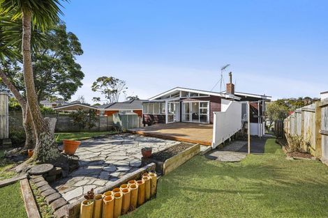 Photo of property in 43 Beechdale Crescent, Pakuranga Heights, Auckland, 2010