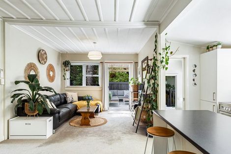 Photo of property in 218 Woodlands Park Road, Titirangi, Auckland, 0604