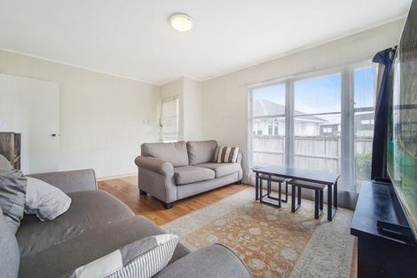 Photo of property in 5 Shamrock Lane, Te Atatu Peninsula, Auckland, 0610