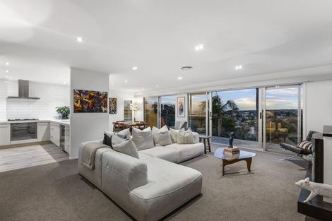 Photo of property in 1/51 Seaview Road, Castor Bay, Auckland, 0620