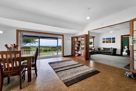 Photo of property in 1444 Carrington Road, Hurworth, New Plymouth, 4371