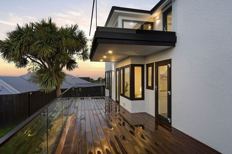 Photo of property in 5b Madeley Road, Mount Pleasant, Christchurch, 8081