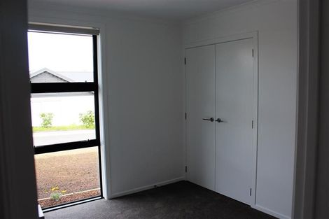 Photo of property in 4 Links Drive, Waiwhakaiho, New Plymouth, 4312