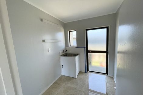 Photo of property in 2/14 Hatherley Place, Clendon Park, Auckland, 2103