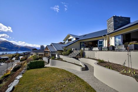 Photo of property in 5 Milward Place, Kelvin Heights, Queenstown, 9300