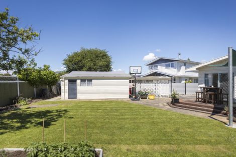 Photo of property in 17 Abraham Crescent, Milson, Palmerston North, 4414