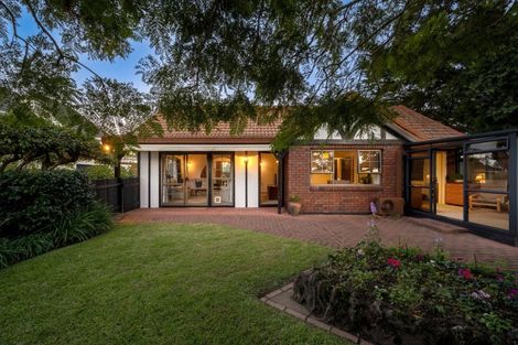 Photo of property in 3a Shelly Beach Parade, Cockle Bay, Auckland, 2014