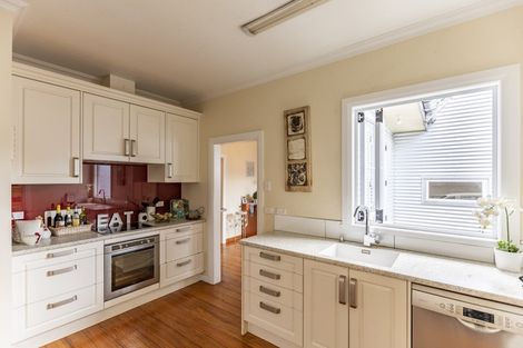 Photo of property in 1 Bowling Road, Greenmeadows, Napier, 4112