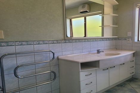 Photo of property in 18 Reynella Drive, Massey, Auckland, 0614