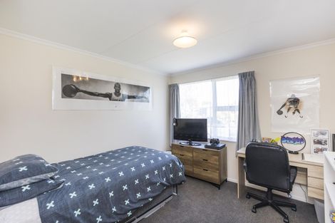 Photo of property in 17 Abraham Crescent, Milson, Palmerston North, 4414
