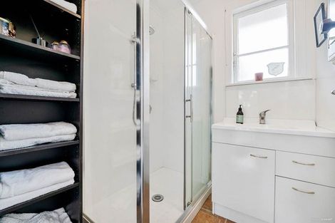 Photo of property in 2 Burlington Place, Manurewa, Auckland, 2102