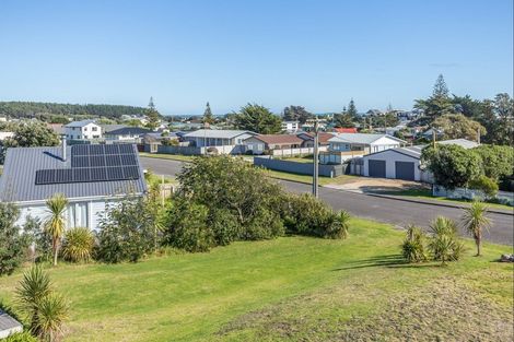 Photo of property in 74 Kahukura Avenue, Waitarere Beach, Levin, 5510