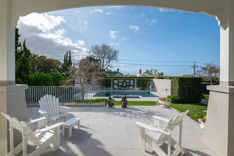 Photo of property in 21 Stanley Point Road, Stanley Point, Auckland, 0624