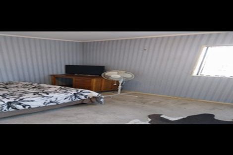 Photo of property in 2/28 Lochend Place, Highland Park, Auckland, 2010