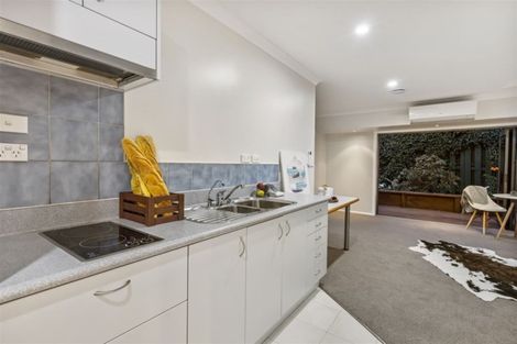 Photo of property in 37 Parkhill Road, Mellons Bay, Auckland, 2014