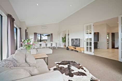 Photo of property in 66a Bradbury Road, Botany Downs, Auckland, 2010