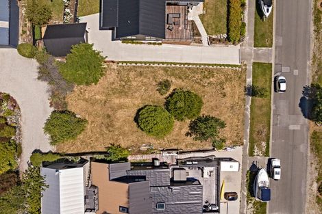 Photo of property in 8 Grove Lane, Kelvin Heights, Queenstown, 9300