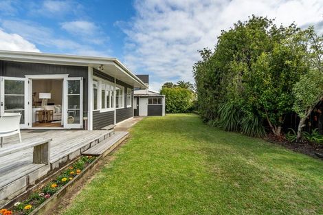 Photo of property in 42a Old Lake Road, Narrow Neck, Auckland, 0624