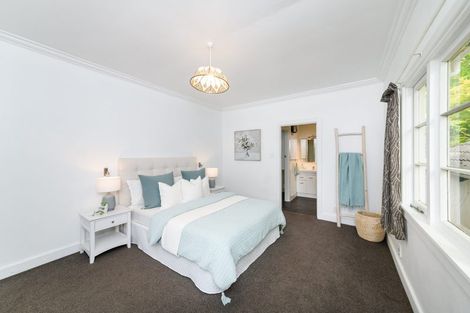 Photo of property in 4 Awatea Terrace, Hokowhitu, Palmerston North, 4410