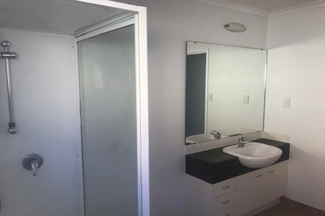 Photo of property in 18 Stolford Crescent, New Lynn, Auckland, 0600