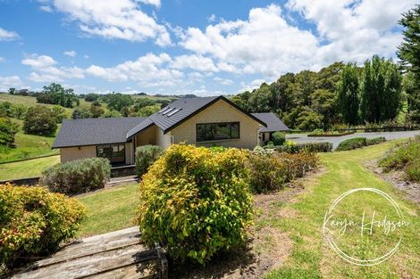 Photo of property in 87 Hurndall Street East, Maungaturoto, 0520