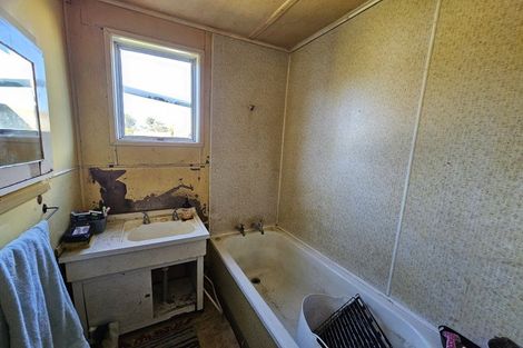 Photo of property in 12 Akaroa Street, Pongaroa, 4991