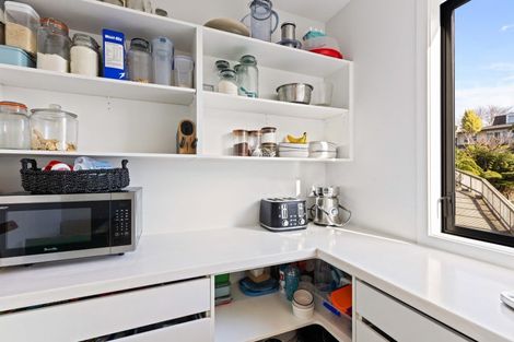 Photo of property in 6e Burns Street, Westown, New Plymouth, 4310