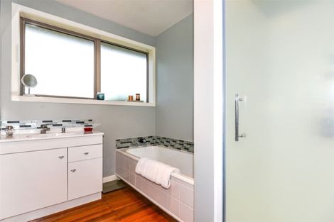 Photo of property in 15 Harrowdale Drive, Avonhead, Christchurch, 8042