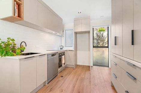 Photo of property in 1092c Great North Road, Point Chevalier, Auckland, 1022