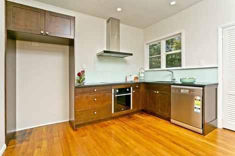 Photo of property in 1/221 Lake Road, Belmont, Auckland, 0622