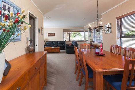 Photo of property in 32 Bob Charles Drive, Golflands, Auckland, 2013