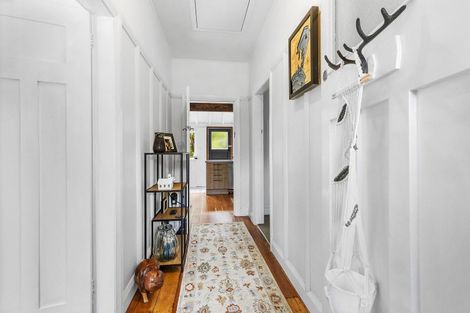 Photo of property in 3 Apu Crescent, Lyall Bay, Wellington, 6022