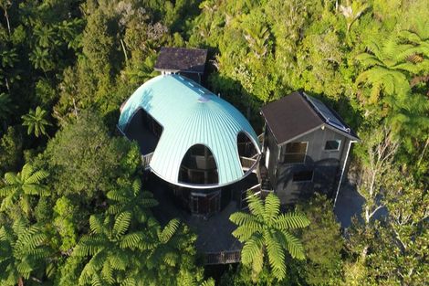 Photo of property in 440 Scenic Drive, Waiatarua, Auckland, 0612