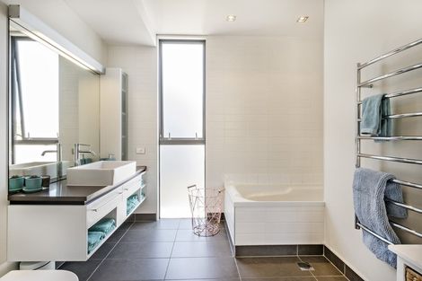 Photo of property in Patent 326 Apartments, 301h/326 Evans Bay Parade, Hataitai, Wellington, 6021