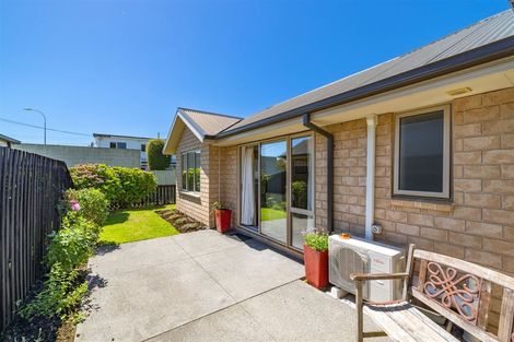 Photo of property in 2/61 Middlepark Road, Sockburn, Christchurch, 8042