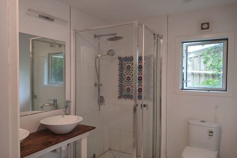 Photo of property in 121 Seaview Road, Piha, New Lynn, 0772