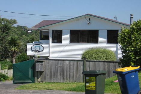 Photo of property in 15 Limmer Place, Browns Bay, Auckland, 0632
