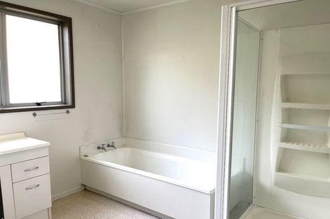 Photo of property in 32 Roick Parade, Glen Eden, Auckland, 0602