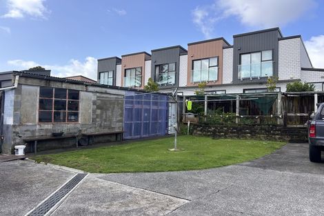 Photo of property in 2a Chapman Road, Te Atatu Peninsula, Auckland, 0610