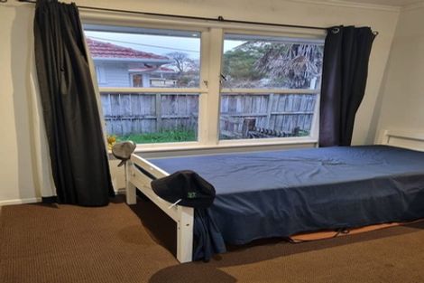 Photo of property in 2/10 Ocean View Road, Northcote, Auckland, 0627