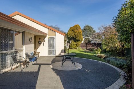 Photo of property in 5 Chatswood Place, Bishopdale, Christchurch, 8051