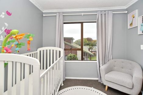 Photo of property in 15 Sonning Place, Redwood, Christchurch, 8051