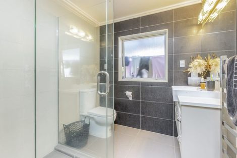 Photo of property in 11 Henriette Place, The Gardens, Auckland, 2105