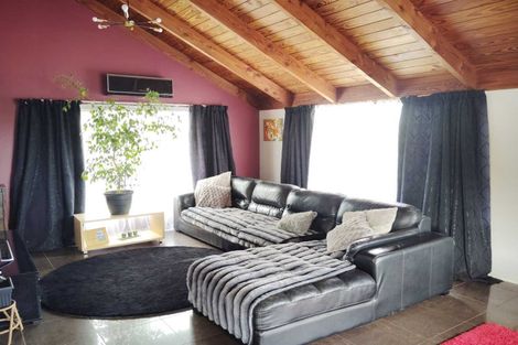 Photo of property in 1/11 Cambric Place, Botany Downs, Auckland, 2010