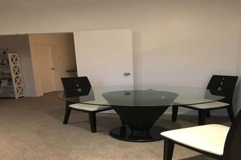 Photo of property in 2/1-5 Gleanor Avenue, Oteha, Auckland, 0632