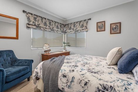 Photo of property in 21 Edgewater Grove, Whakatane, 3120